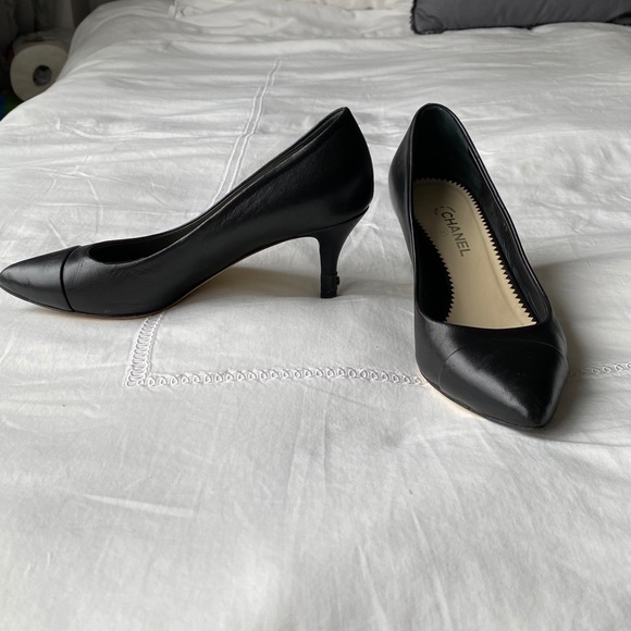 CHANEL Vintage Black Kitten Heels - Picture 2 of 8